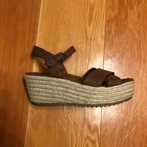 Platform sandals